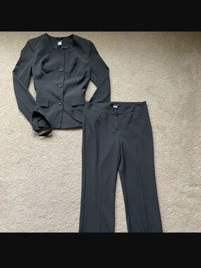 NWOT VENUS Charcoal Grey Tailored Pantsuit Jacket and Trousers